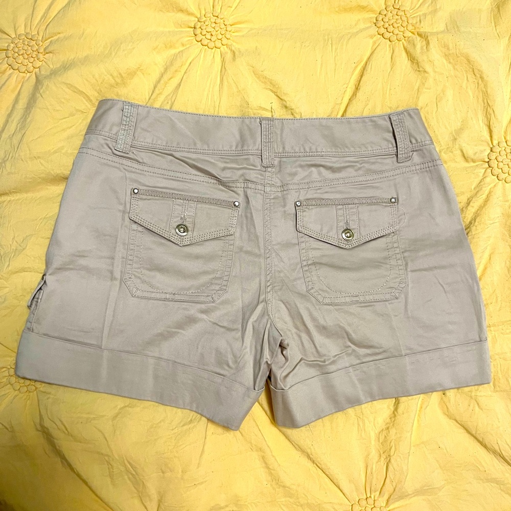 White House Black Market Khaki shorts Size 6.